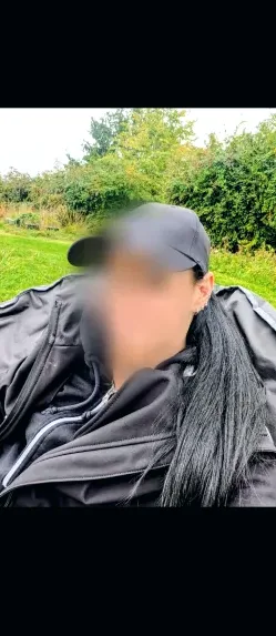 Anneke, 37