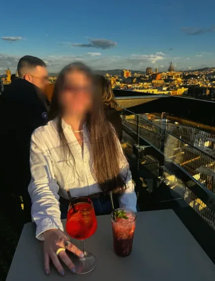 Anneke, 37