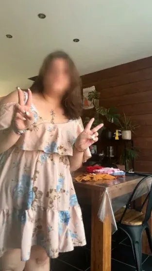 Daphne, 23