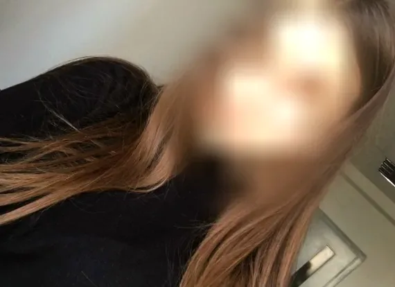 Elin, 24
