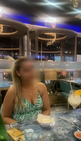 Laura, 40