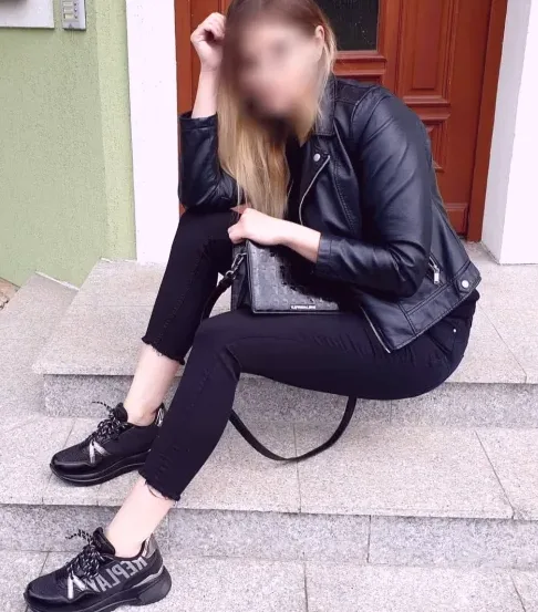 Lauren, 37