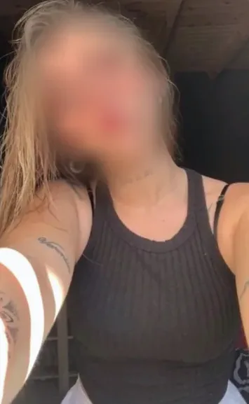 Manon, 32
