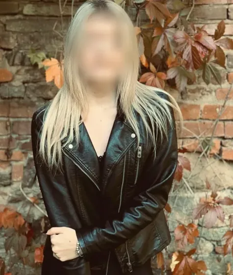 Nina, 32
