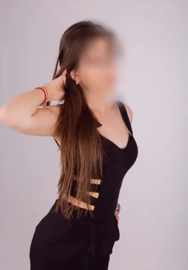 Noor, 28