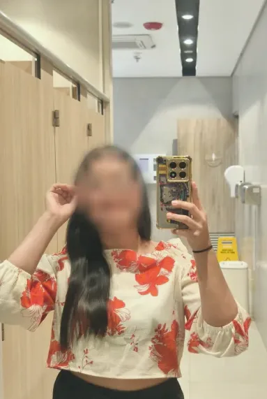 Rania, 31
