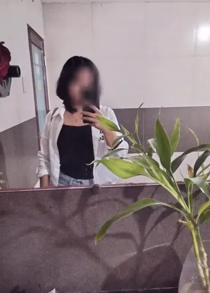 Sofie, 25