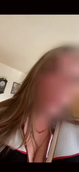 Soukaina, 25